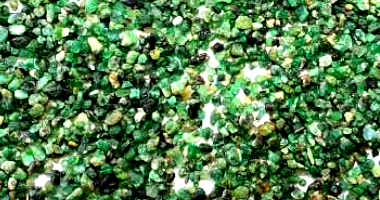 Lote de esmeraldas naturais em estado bruto