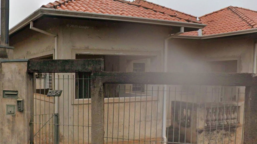 Casa com 869,408 m² de terreno, ocupada, 1 quarto, 1 banheiro