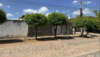 Casa Padrão com 297m² em Cratéus, CE