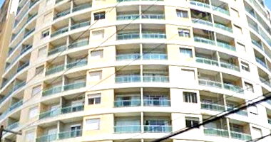 Apartamento com 72m² no Edifício Biarritz, Guarujá/SP
