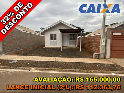 Casa com 2 Quartos, 45m² de Área Privativa e 200m² de Terreno