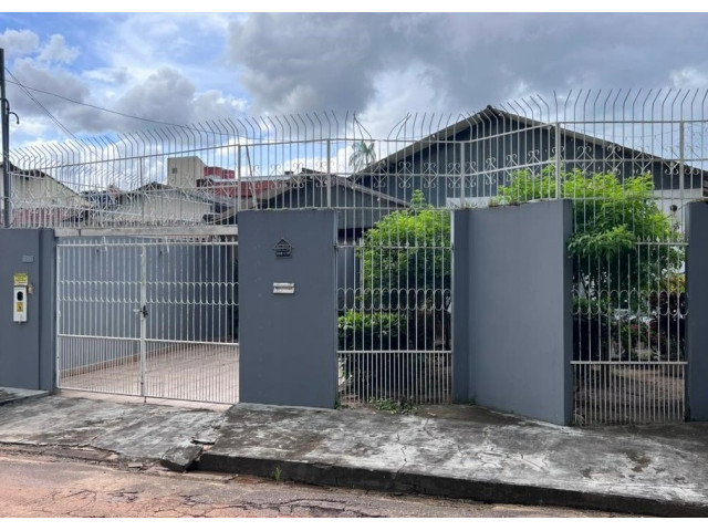 Casa com 271,52m² de área construída e terreno de 666,00m²