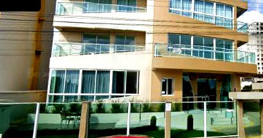 Garagem com 12m² privativos no Ed. Torre do Sol, desocupada