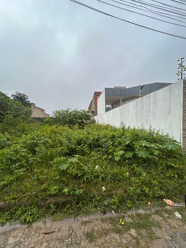 Lote residencial de 300m² em loteamento planejado