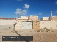 Casa com 225,19m², 1 varanda, 1 cozinha, desocupada