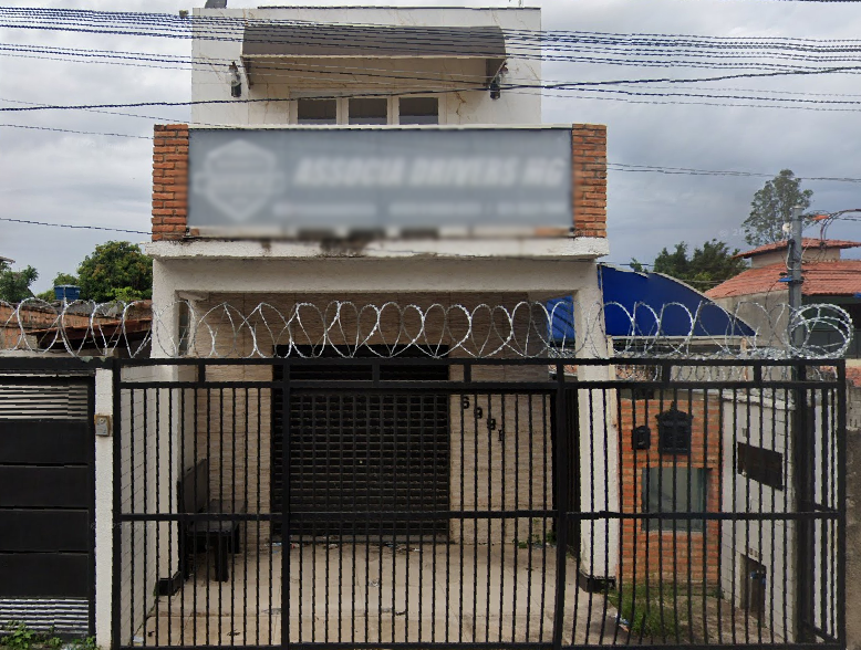 Casa residencial com 3 quartos, 1 banheiro, 69m² construída, desocupada