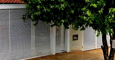 Casa residencial reformada com 2 quartos e área gourmet em Campo Grande