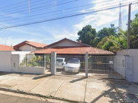 Casa com 451,74m², desocupada, ideal para investimento