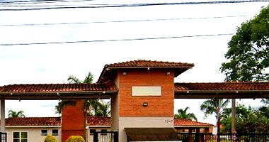 Casa 69 no Condomínio Quinta das Laranjeiras com 2 Quartos e Varanda