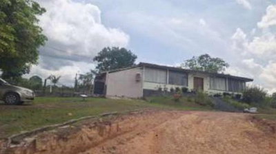 Casa com 333m² de área construída em Presidente Figueiredo/AM