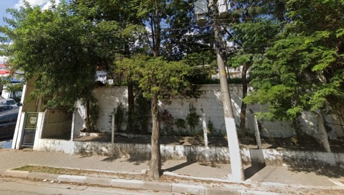 Terreno amplo 865 m² no Centro, ideal para investimento