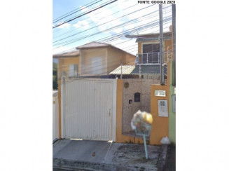 Casa de dois andares com terreno em Extrema/MG