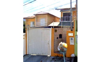 Casa de dois andares com terreno em Extrema/MG