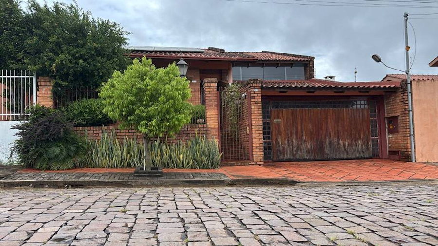 Casa com 2 quartos, 2 banheiros e 1 vaga de garagem