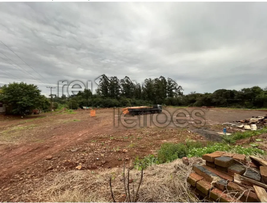 Terreno urbano de esquina com 2.634,98 m², sem benfeitorias