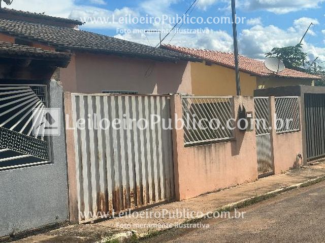 Casa com 2 quartos, 2 banheiros, 1 vaga e 74,9m² construída