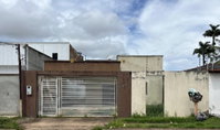 Casa desocupada com terreno de 300m² e 105m² construída