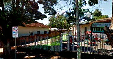 Casa com 3 quartos, 1 banheiro, 1 vaga, 64m² construída, desocupada