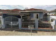 Casa com terreno de 198 m², desocupação não informada