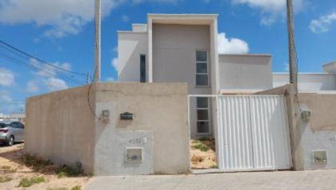 Casa Duplex Desocupada com 3 Quartos e 4 Banheiros - 96m²