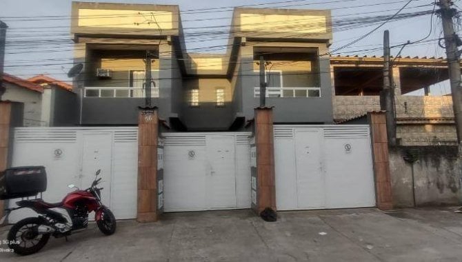 Casa com 1 quarto, 2 banheiros e 1 vaga em condomínio