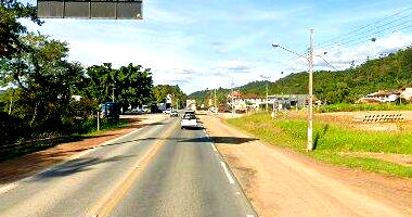 Terreno irregular com edificações mistas 263m², desocupado