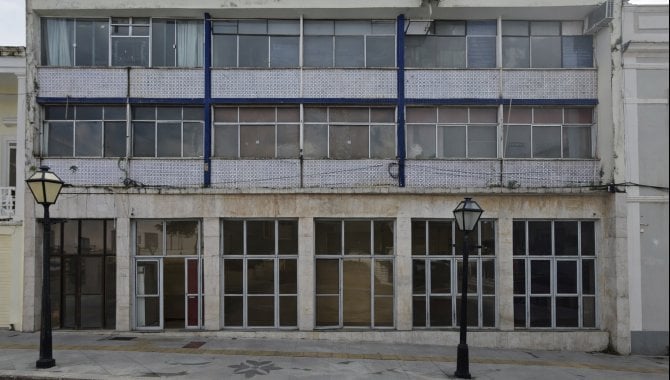 Ex-Agência Comercial com 819 m², 10 Banheiros