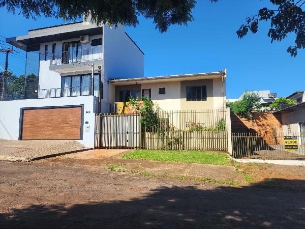 Sobrado com 3 Quartos e 1 Vaga em Cascavel