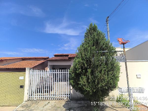 Casa com 2 quartos, 2 salas, cozinha e 1 vaga, 68,4m² construída
