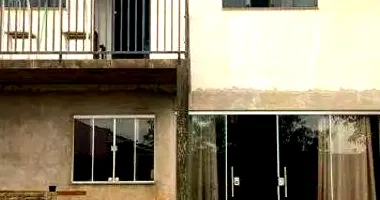 Casa Ocupada com 283m² de Terreno e 176m² Construídos