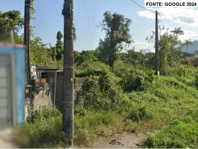 Casa térrea humilde com 1 quarto e 1 banheiro