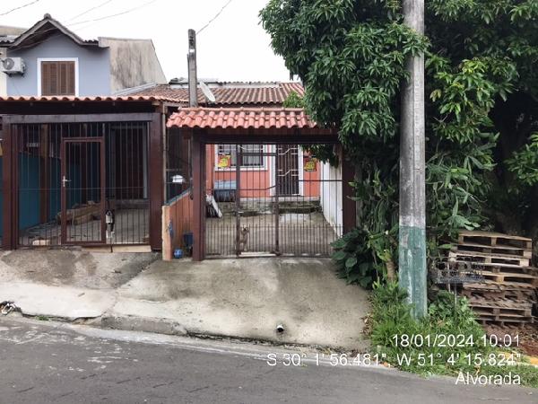 Casa com 2 Quartos e Área Privativa em Alvorada