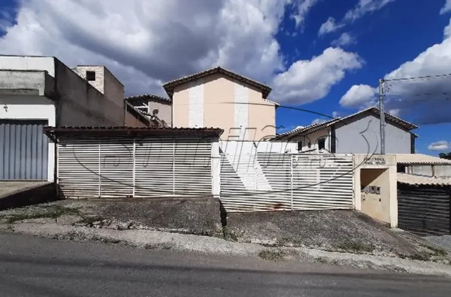 Casa com 2 quartos, 1 vaga de garagem, 56,4m², ocupada