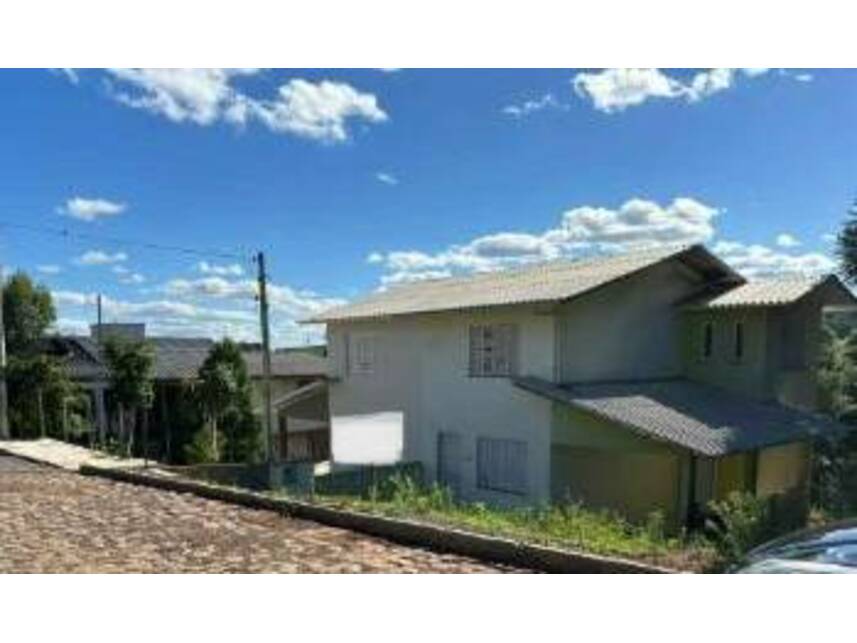 Casa desocupada com 400m² de terreno em Sananduva/RS
