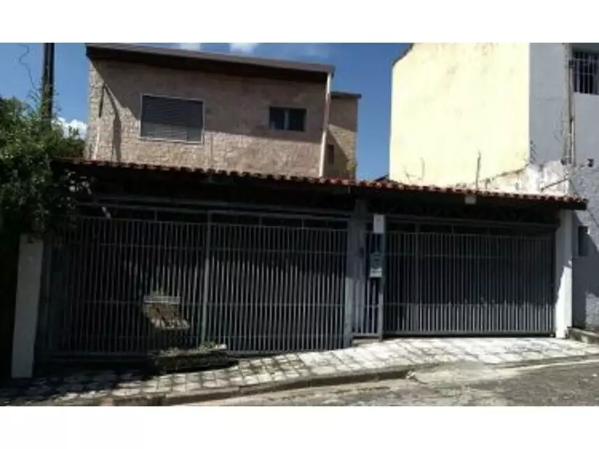 Casa em Leilão com 338m² Construída em Sorocaba