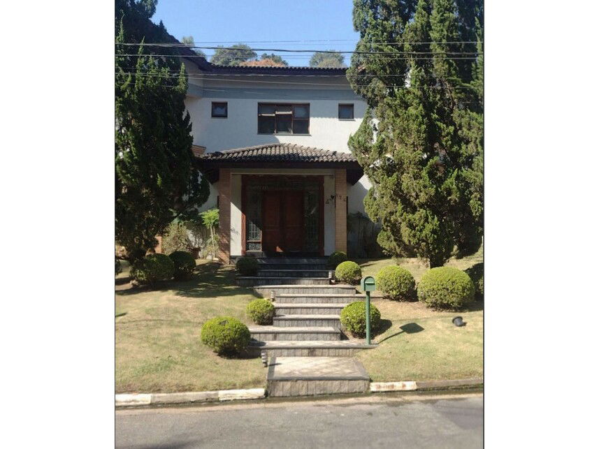 Casa Ocupada com Piscina e Churrasqueira em Arujá
