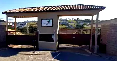 Casa com 3 quartos, garagem e 62m² construída, imóvel ocupado