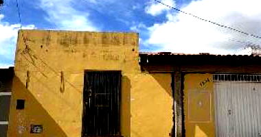 Casa com 2 quartos, 1 banheiro e vaga de garagem