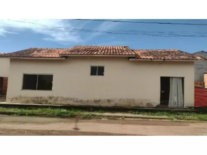 Casa com 179,52m² de terreno e 69,35m² construída, ocupada