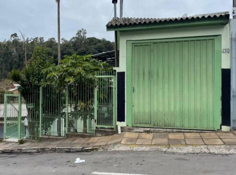 Casa com 6 Dormitórios e 3 Banheiros em Caxias do Sul