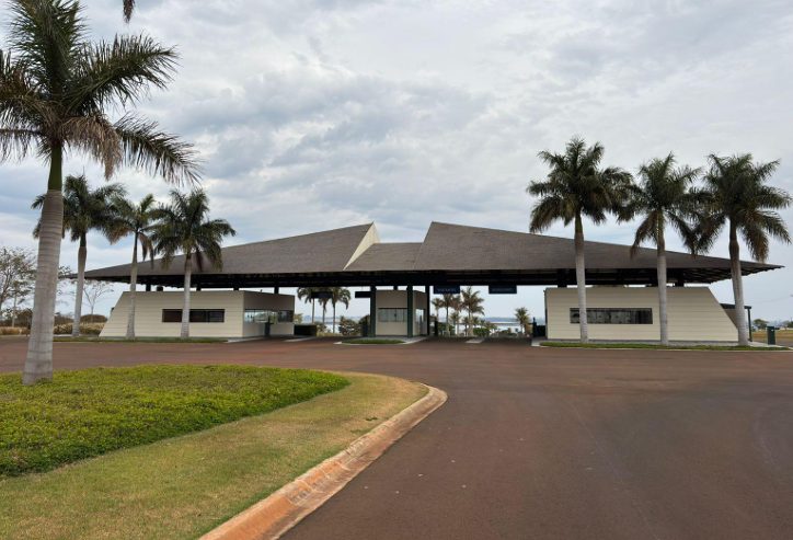 Terreno de 360 m² em loteamento fechado com infraestrutura completa