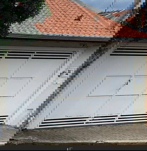 Casa padrão com 2 quartos, 1 banheiro, 1 vaga, área construída 62,67m², ocupada