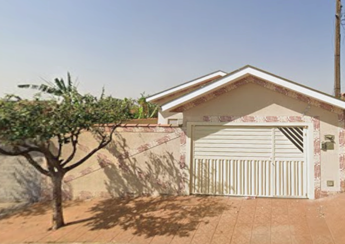 Casa com 3 quartos, 250m² de terreno, ocupada