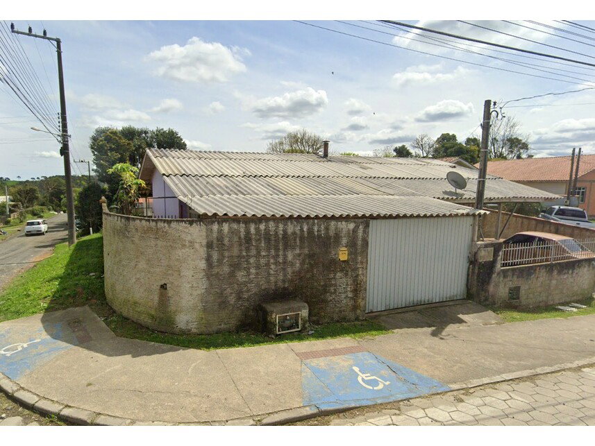 Casa com 72m² construídos em terreno de 481,50m², ocupada