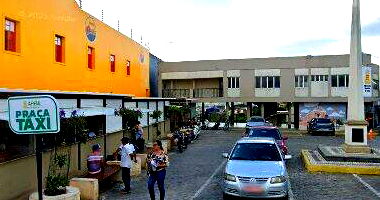 Casa com loja, 5x48m, terreno próprio, bom estado