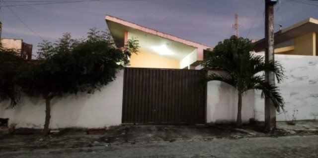 Casa residencial com 3 quartos, ocupada, em Santa Rita/PB