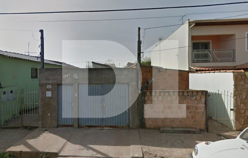Casa com 2 residências, terreno 270m², ocupada