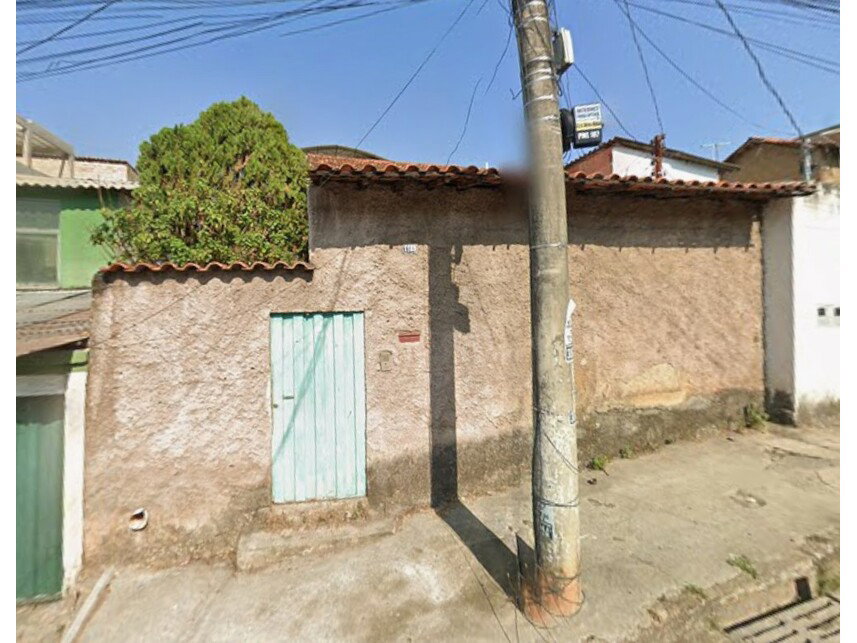 Casa em Leilão com 158m² de Terreno e 66m² Construída