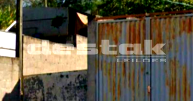 Casa com 3 dormitórios e quintal em Rio das Pedras/SP