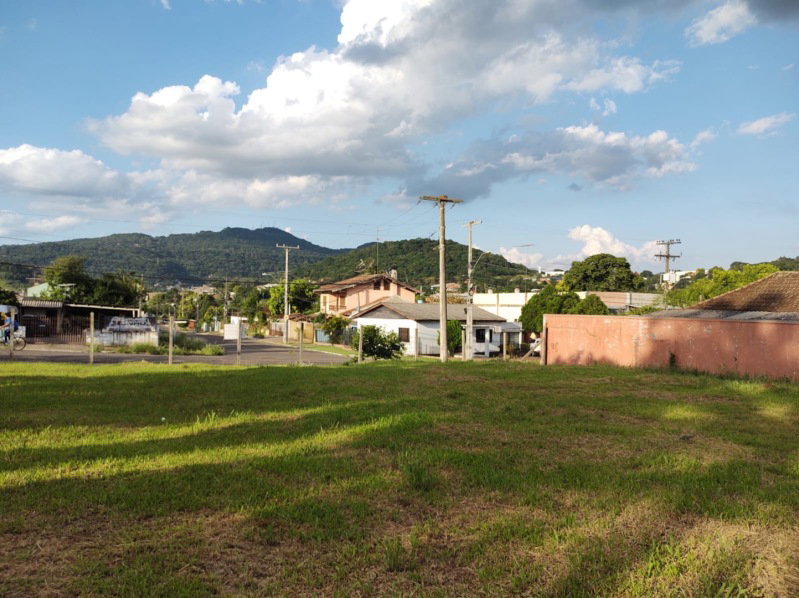 Amplo Terreno Comercial com Prédio